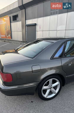 Седан Audi A8 1996 в 