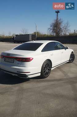 Седан Audi A8 2021 в 