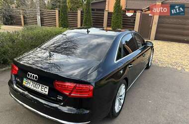 Седан Audi A8 2012 в 