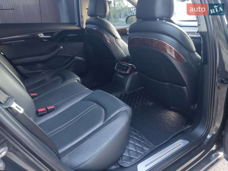 Седан Audi A8 2013 в Житомире
