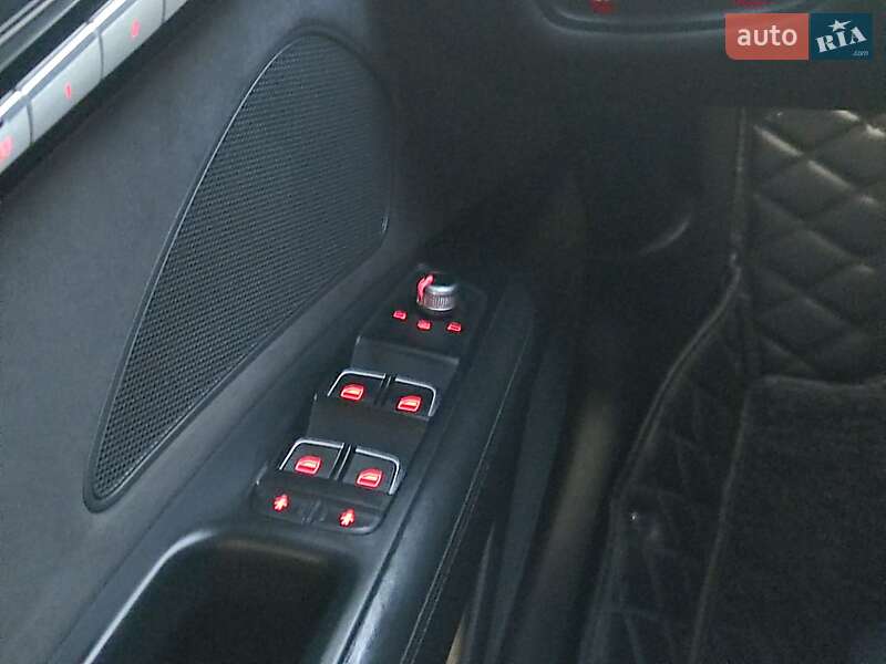 Седан Audi A8 2013 в Житомире
