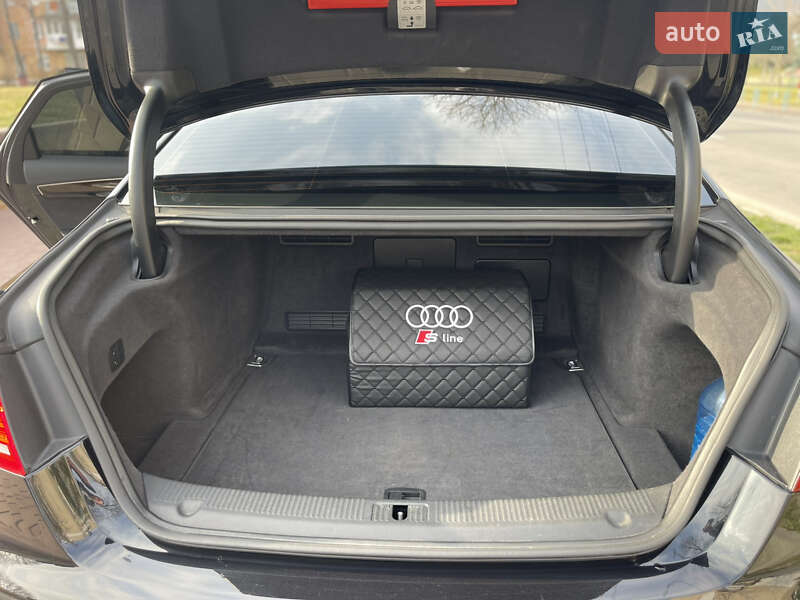 Седан Audi A8 2010 в Могилів-Подільському