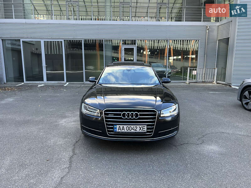 Седан Audi A8 2017 в 
