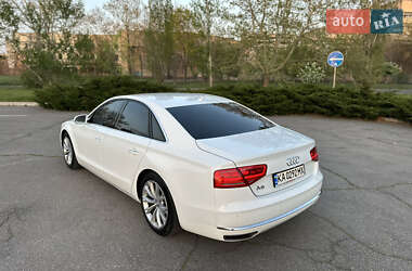 Седан Audi A8 2012 в 