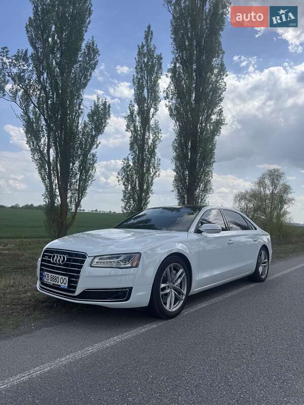 Седан Audi A8 2015 в 