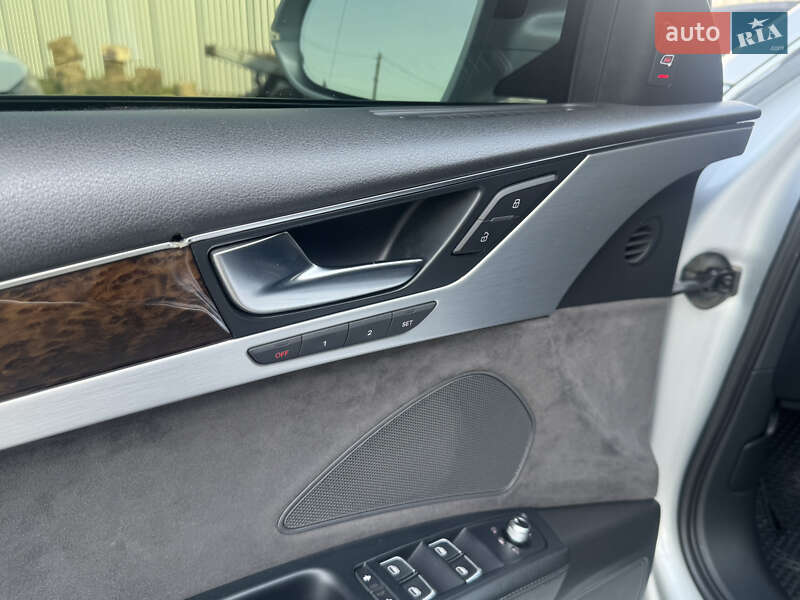 Седан Audi A8 2010 в Лубнах