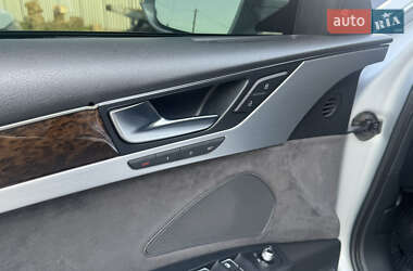 Седан Audi A8 2010 в 