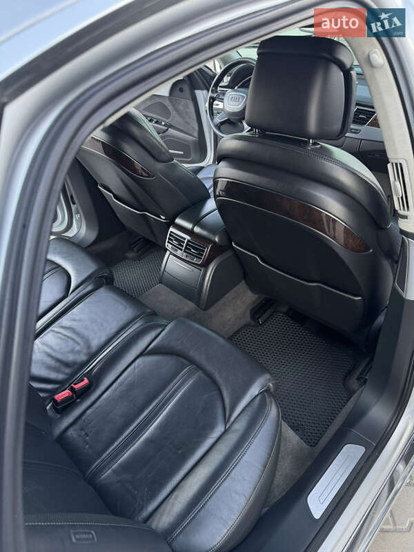 Седан Audi A8 2010 в Лубнах