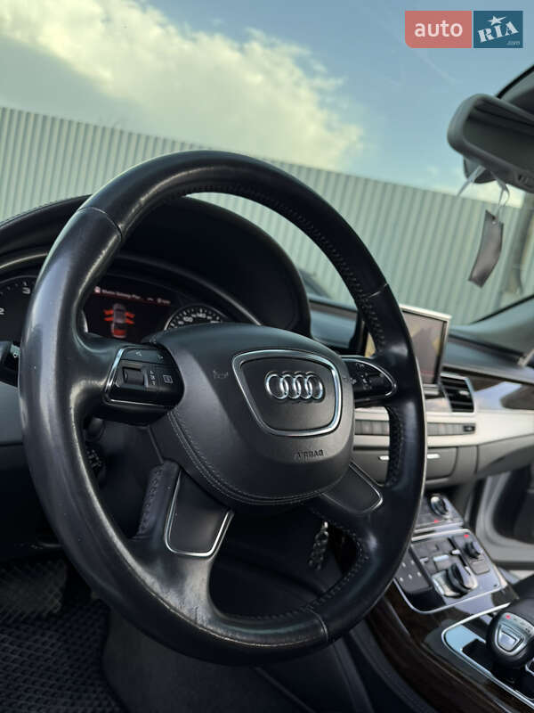 Седан Audi A8 2010 в Лубнах
