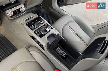 Седан Audi A8 2013 в 
