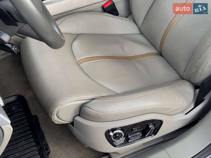 Седан Audi A8 2013 в Киеве