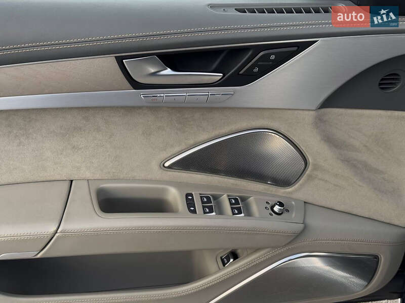 Седан Audi A8 2013 в Киеве