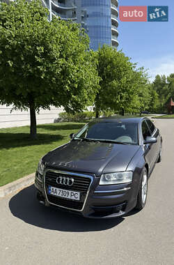 Седан Audi A8 2004 в 