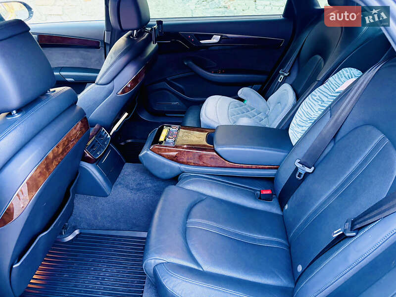 Седан Audi A8 2015 в Хмельницькому