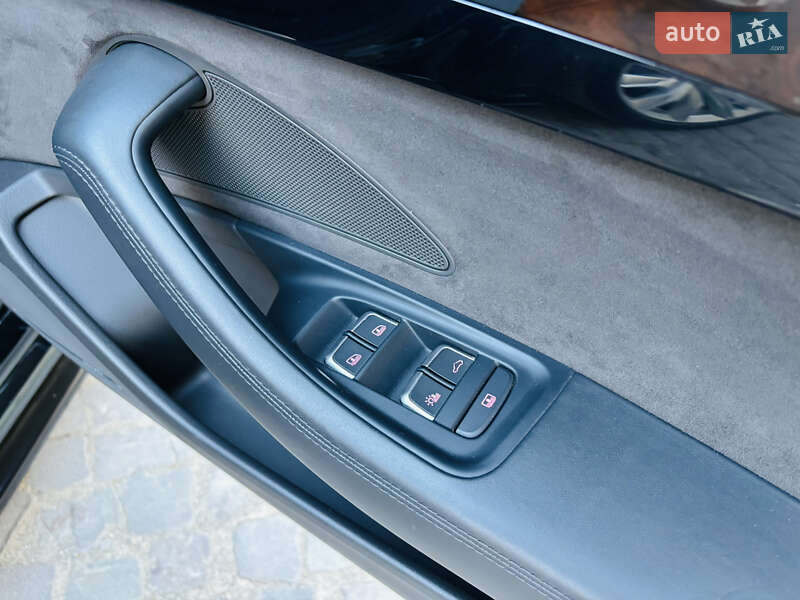 Седан Audi A8 2015 в Хмельницькому
