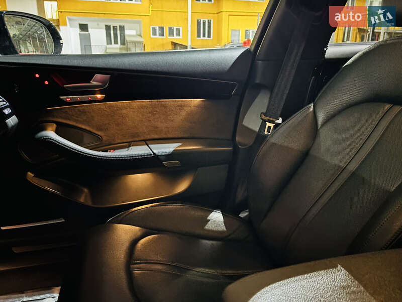 Седан Audi A8 2015 в Хмельницькому