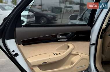 Седан Audi A8 2016 в 