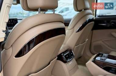 Седан Audi A8 2016 в 
