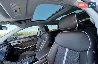 Седан Audi A8 2020 в 