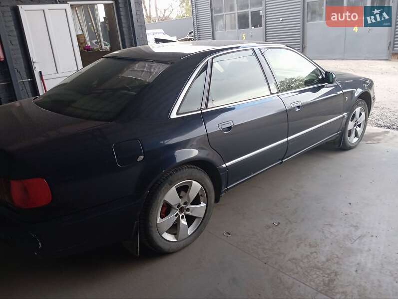 Седан Audi A8 1997 в Черновцах