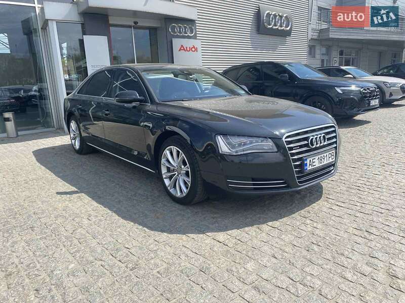 Седан Audi A8 2012 в Днепре