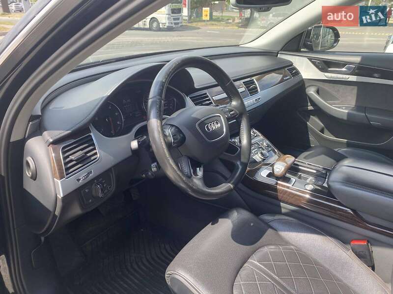 Седан Audi A8 2012 в Днепре