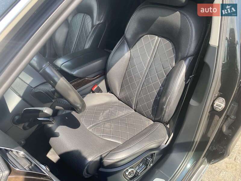 Седан Audi A8 2012 в Днепре