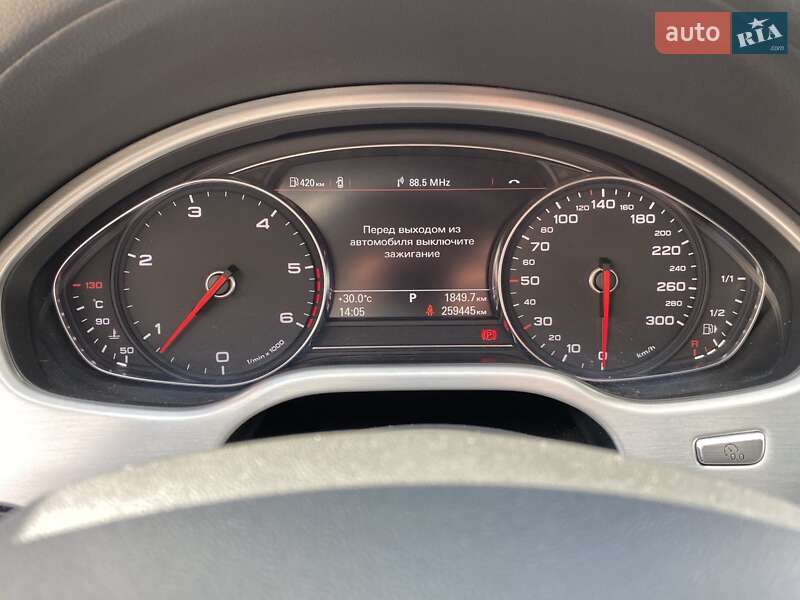 Седан Audi A8 2012 в Днепре