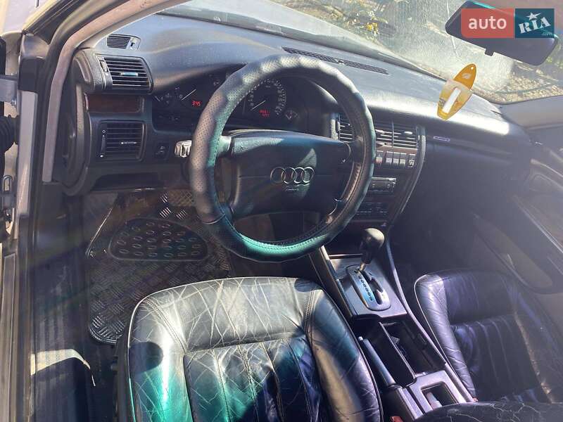 Седан Audi A8 1997 в Рожнятові
