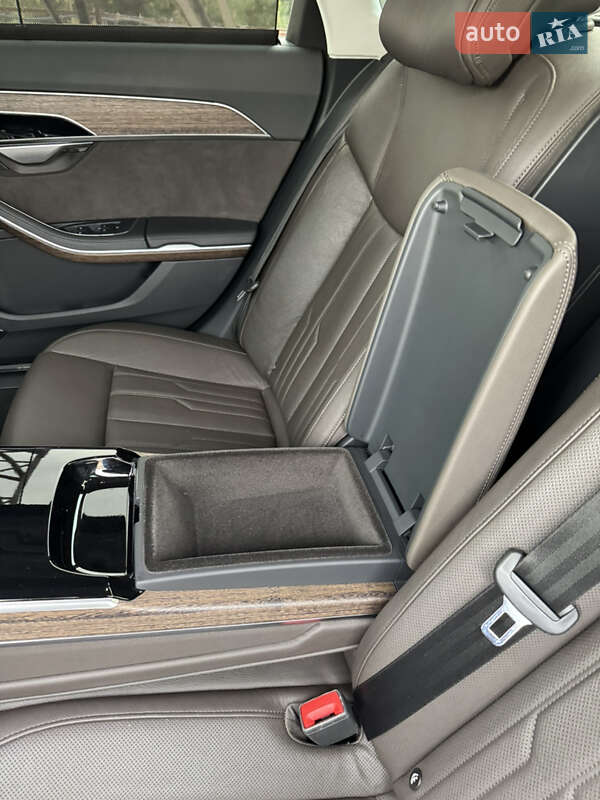 Седан Audi A8 2018 в Днепре