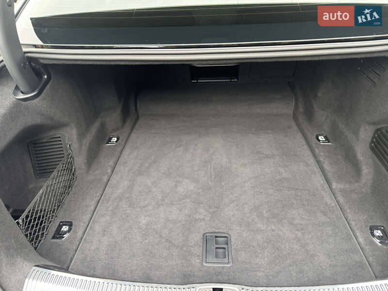 Седан Audi A8 2018 в Днепре