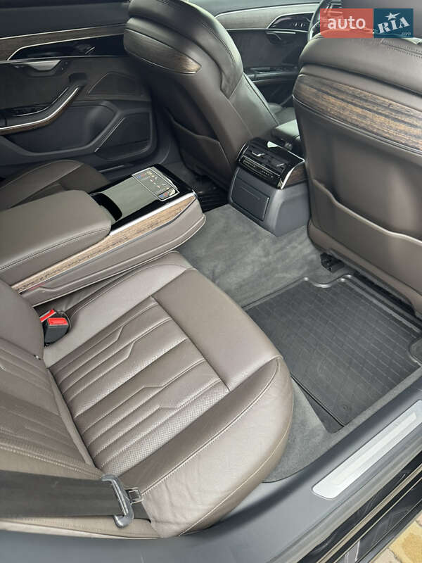 Седан Audi A8 2018 в Днепре