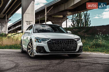 Седан Audi A8 2022 в Киеве