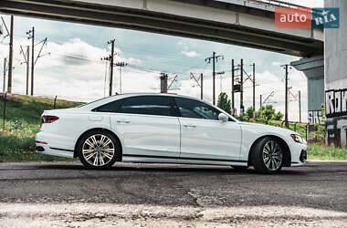 Седан Audi A8 2022 в 