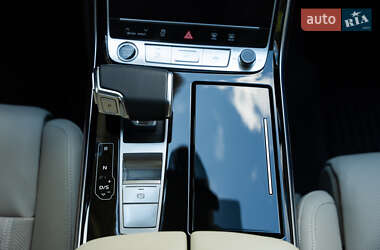 Седан Audi A8 2022 в 