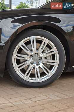 Седан Audi A8 2015 в 