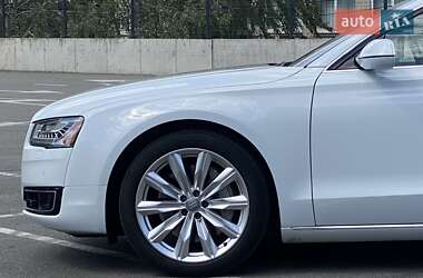 Седан Audi A8 2015 в 