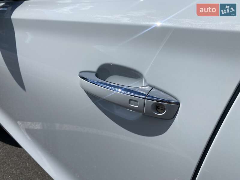 Седан Audi A8 2015 в Киеве