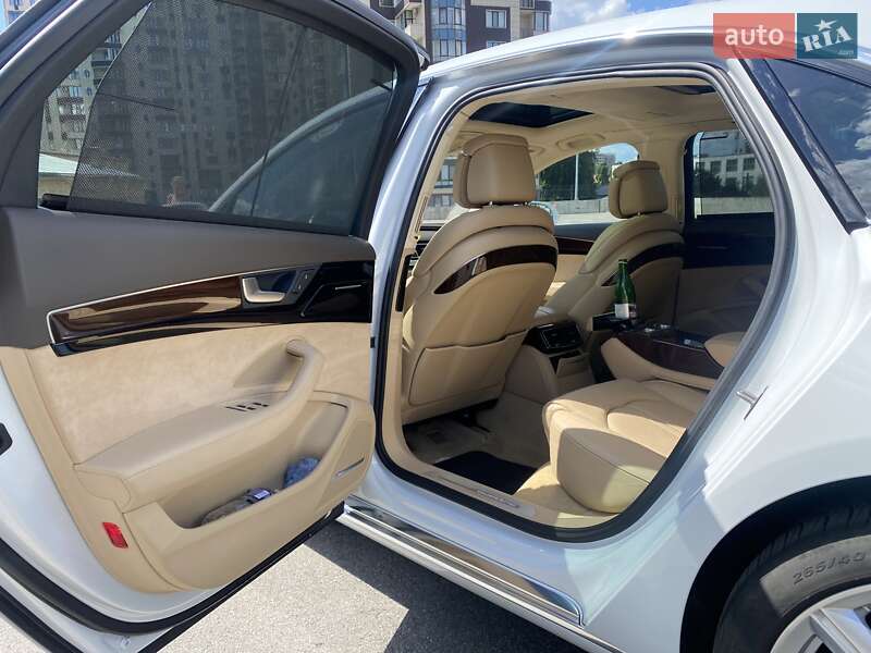 Седан Audi A8 2015 в Киеве