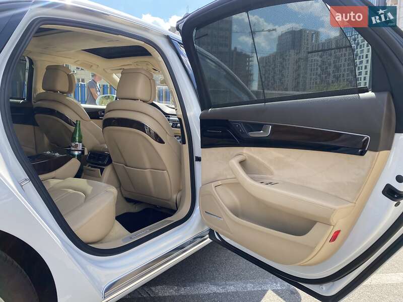 Седан Audi A8 2015 в Киеве