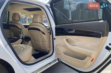 Седан Audi A8 2015 в 