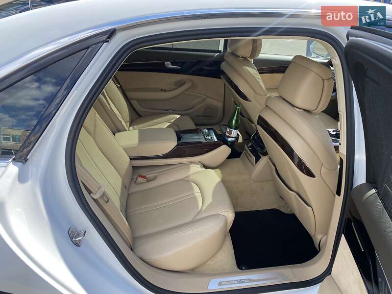 Седан Audi A8 2015 в Киеве