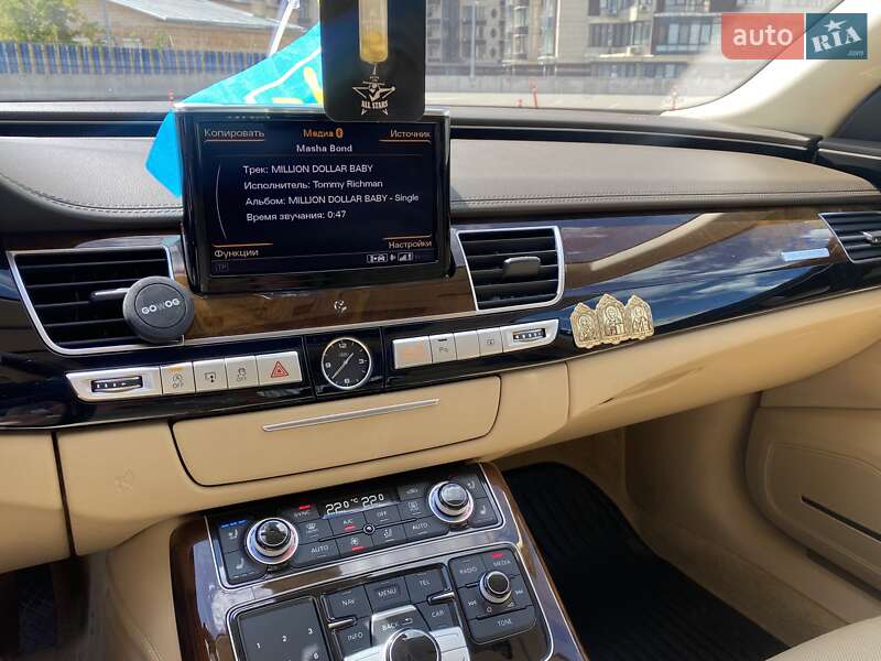 Седан Audi A8 2015 в Киеве