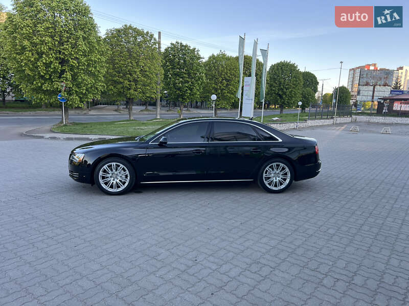 Седан Audi A8 2013 в Луцьку