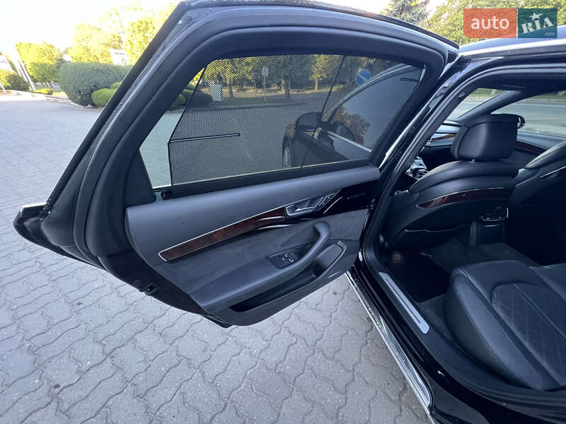 Седан Audi A8 2013 в Луцьку