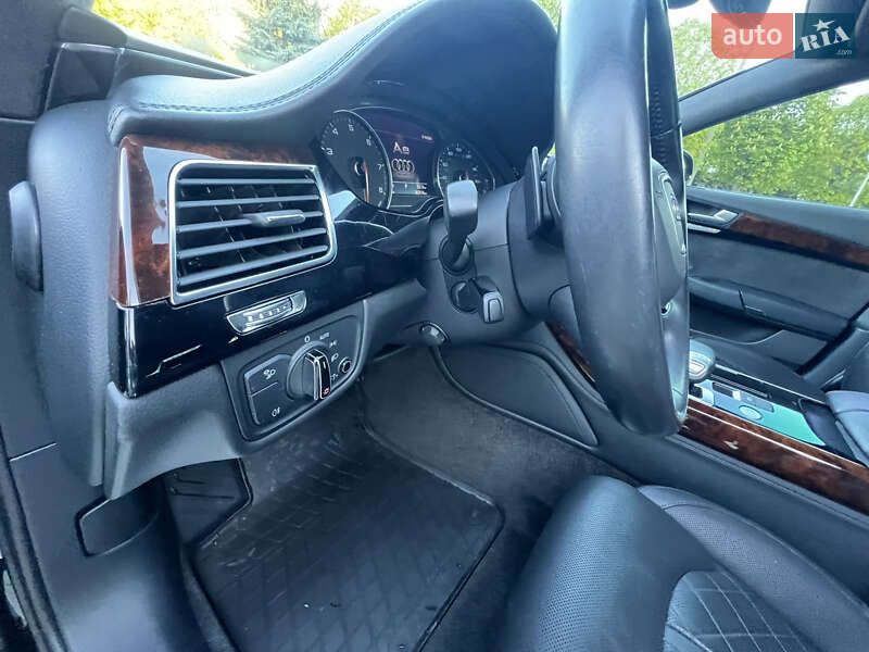Седан Audi A8 2013 в Луцьку