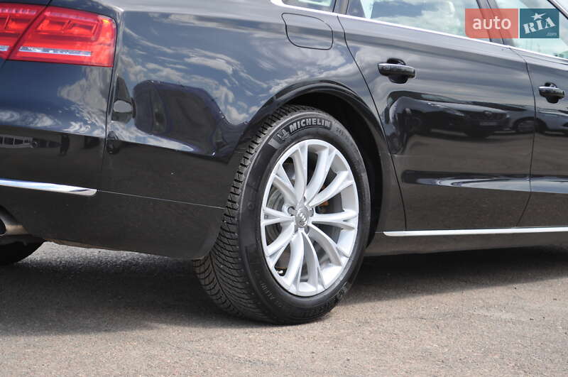 Седан Audi A8 2012 в Киеве
