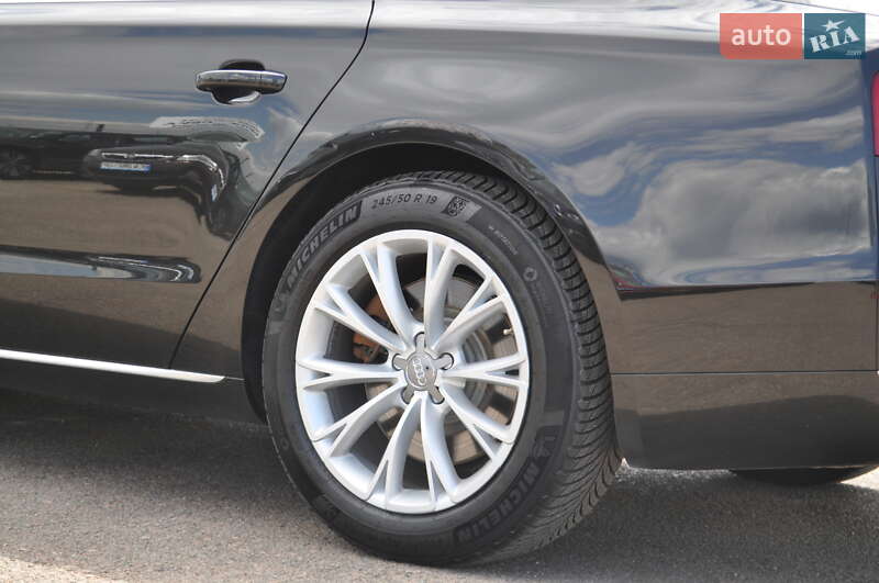 Седан Audi A8 2012 в Киеве