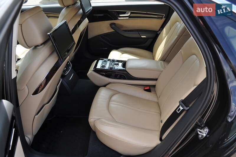 Седан Audi A8 2012 в Киеве