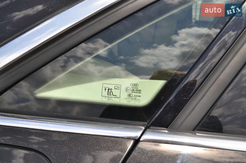 Седан Audi A8 2012 в Киеве